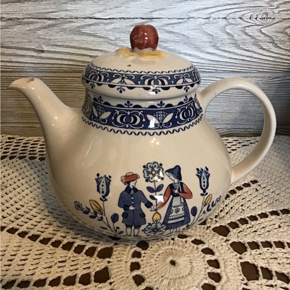 Vintage Johnson Bros. Hearts and Flowers Tea Pot
